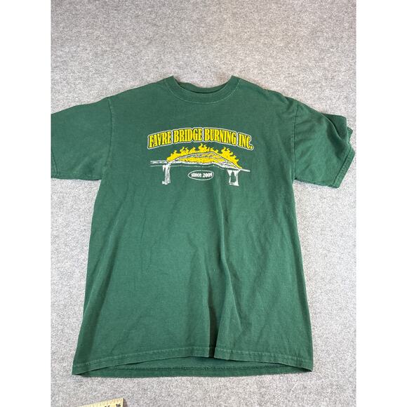 Favre Bridge Burning Inc. Graphic T Shirt Mens Medium Green Bay Packer Cotton - Picture 1 of 4